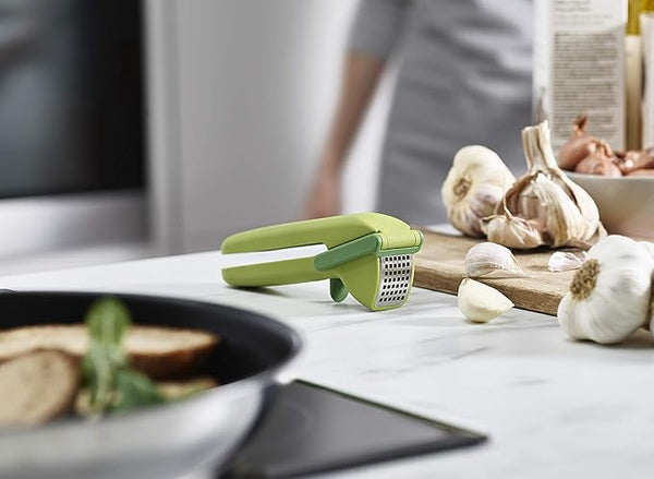 Joseph Joseph CleanForce Garlic Press - Garlic Mincer with Trigger-Operated Wiper Blade & Handy Cleaning Tool, Green