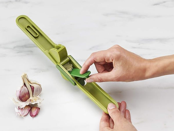 Joseph Joseph CleanForce Garlic Press - Garlic Mincer with Trigger-Operated Wiper Blade & Handy Cleaning Tool, Green